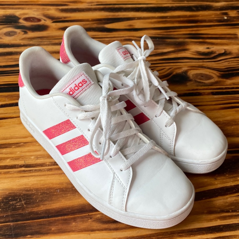 ADIDAS WHITE/PINK SHOES sz 5 FITS LIKE 7